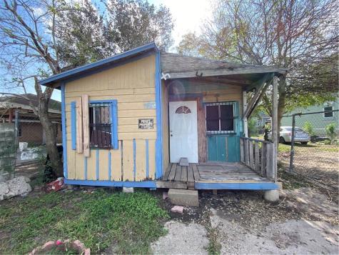 428 W Avenue F Robstown TX 78380