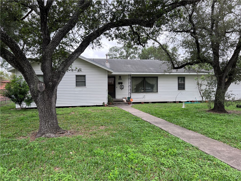 925 W Yoakum Avenue Kingsville TX 78363