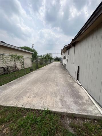 205 W 3rd Street Alice TX 78332