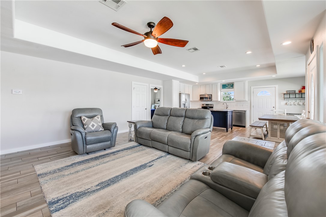 404 Chloes Way Port Aransas TX 78373