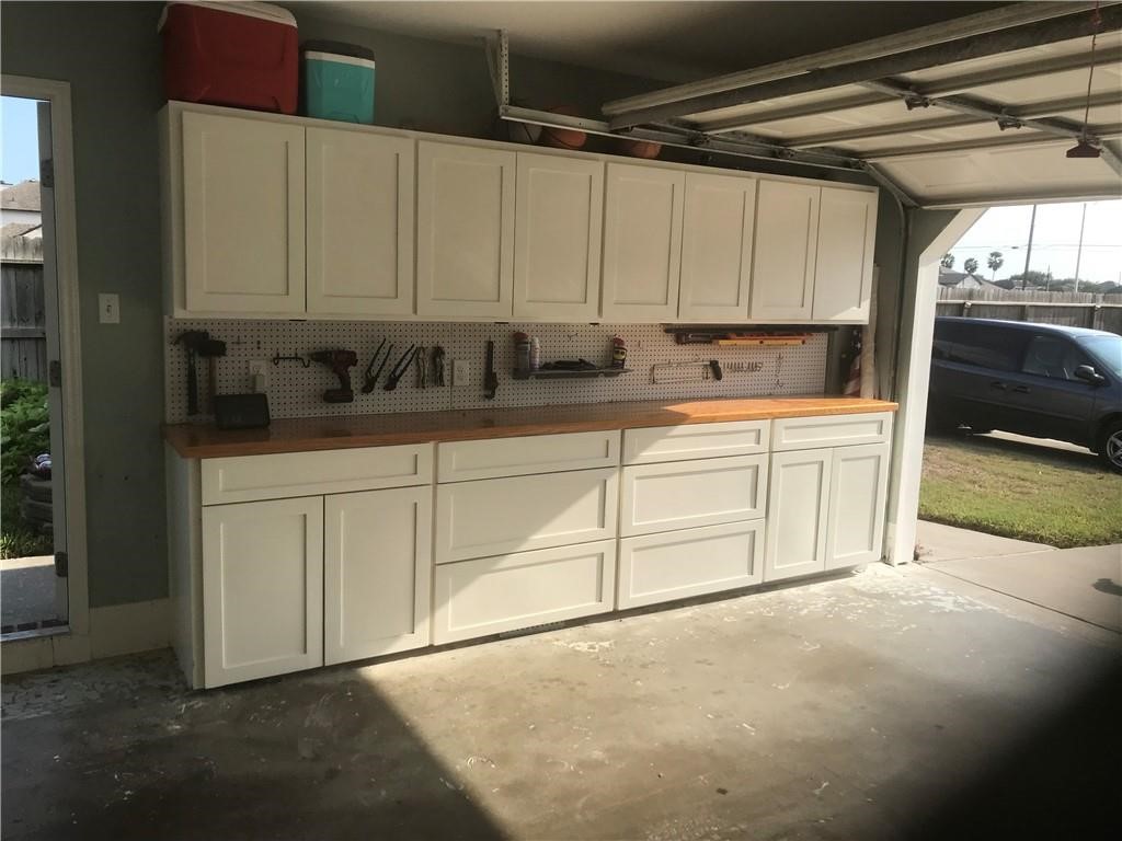 5026 Yorktown Boulevard Corpus Christi TX 78413