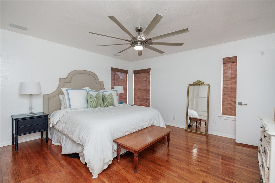 909 Dolphin Place Corpus Christi TX 78411