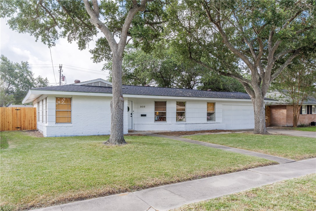 909 Dolphin Place Corpus Christi TX 78411