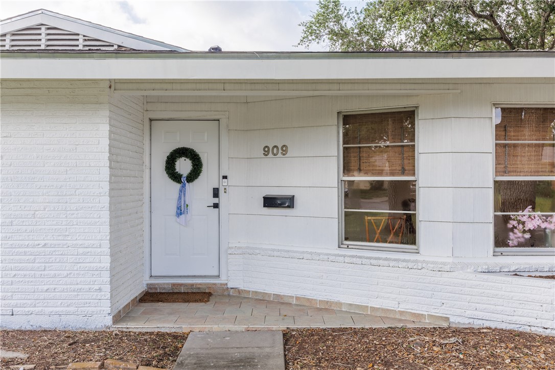 909 Dolphin Place Corpus Christi TX 78411