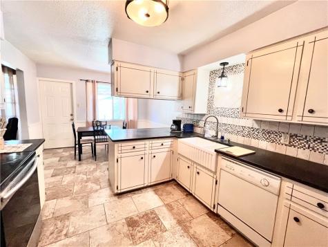 1518 W Waterview Street Portland TX 78374