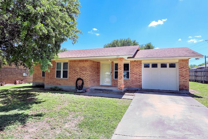 1317 William Street George West TX 78022