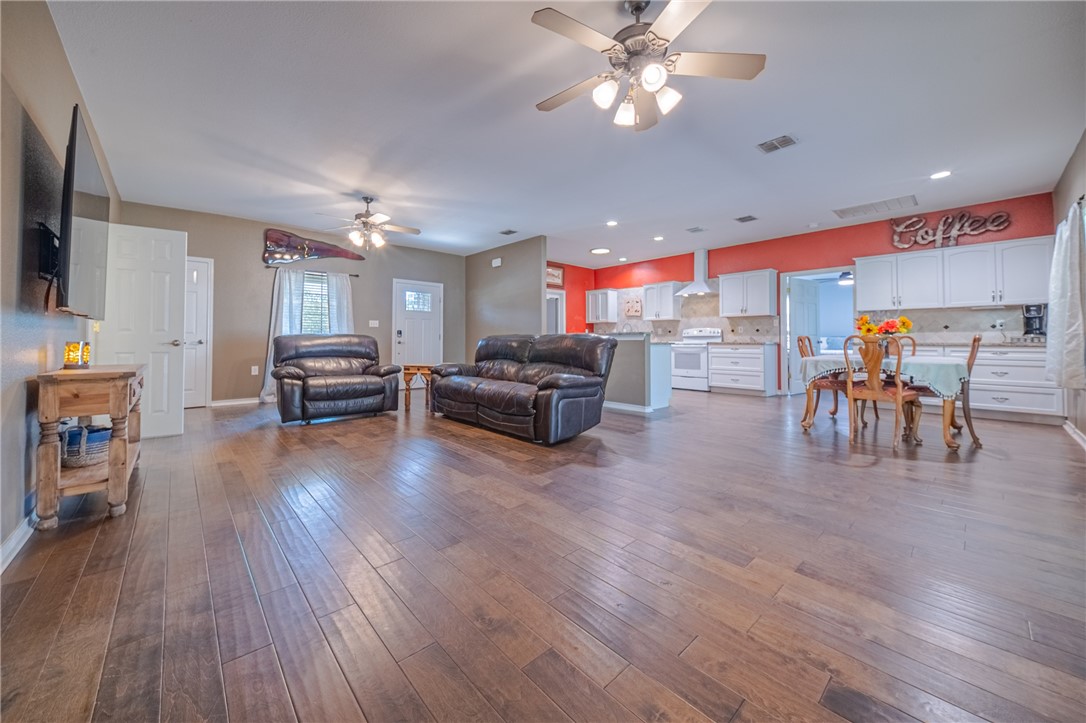 750 Redwood Avenue Rockport TX 78382
