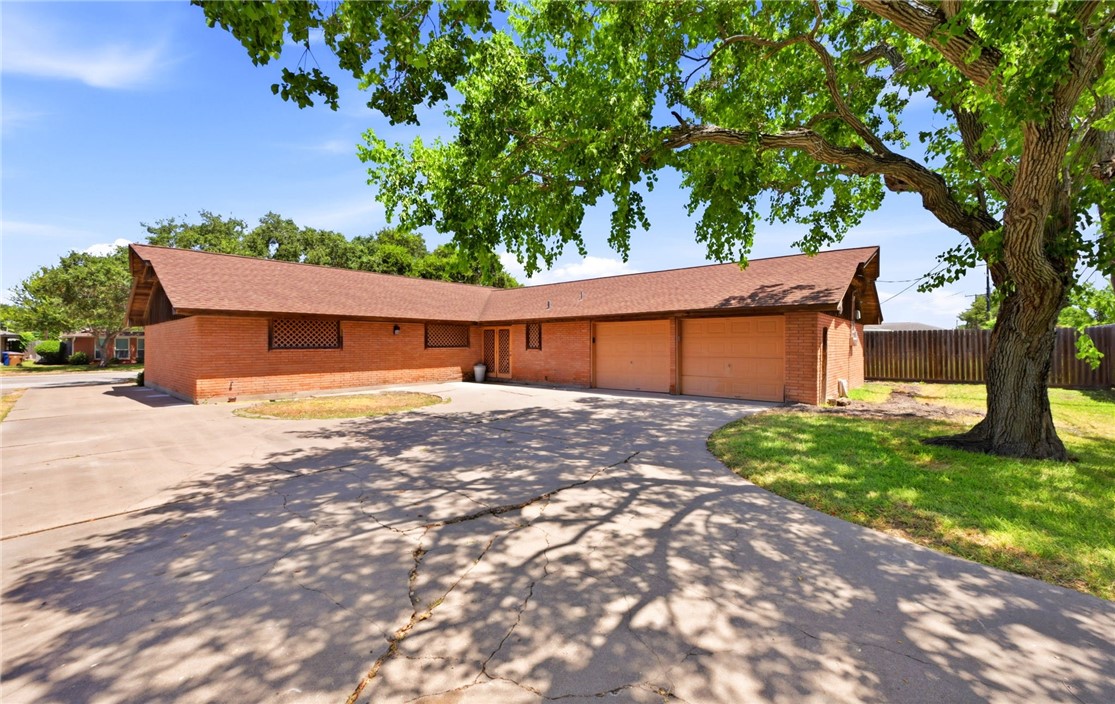 753 Burkshire Drive Corpus Christi TX 78412