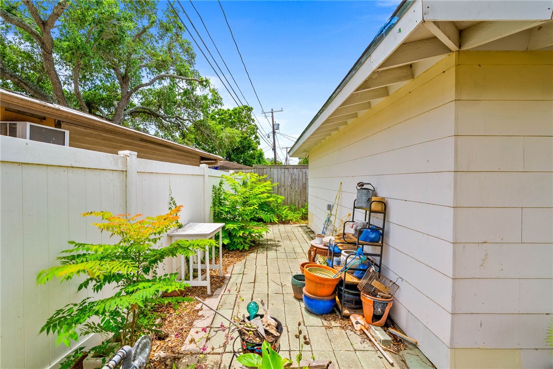 941 Grant Place Corpus Christi TX 78411