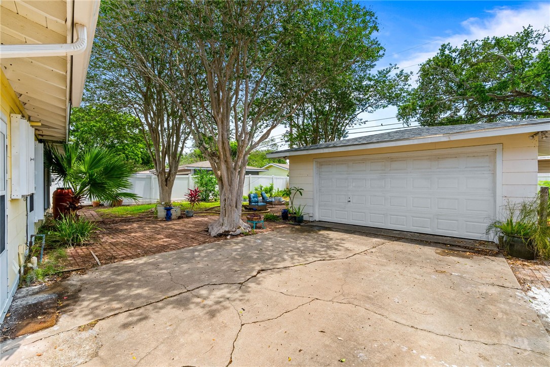 941 Grant Place Corpus Christi TX 78411