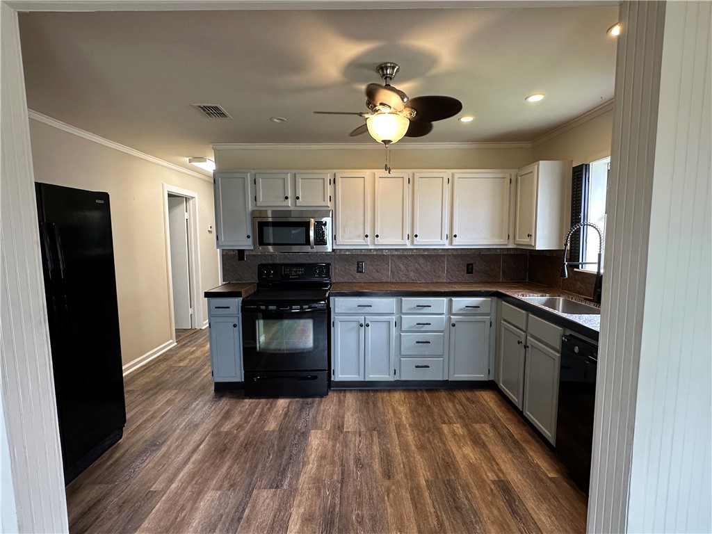 230 Lola Johnson Corpus Christi TX 78418