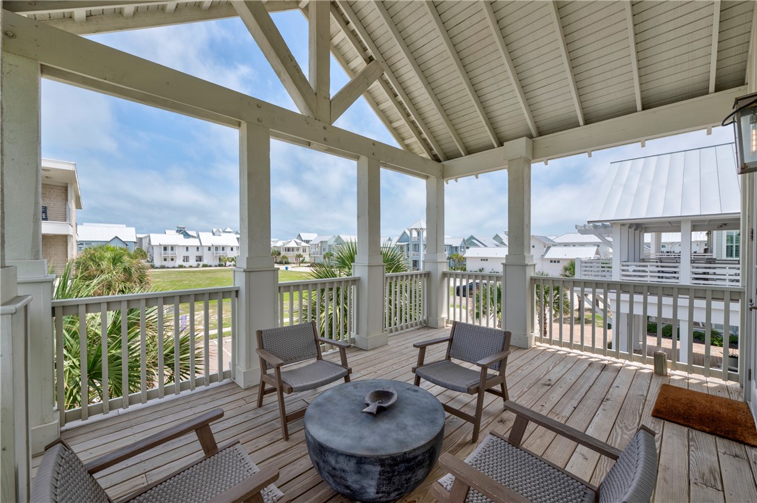 643 W Center Square West Port Aransas TX 78373