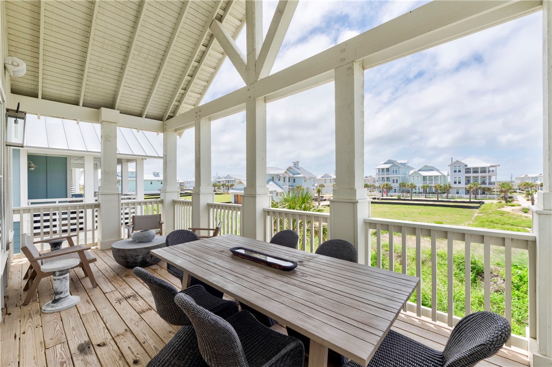 643 W Center Square West Port Aransas TX 78373