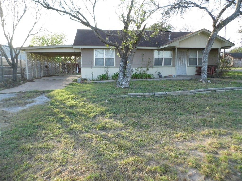 711 Marcos Hinojosa Avenue Hebbronville TX 78361