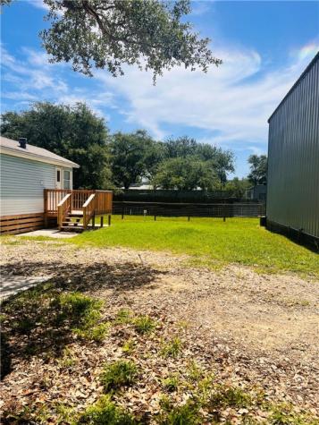 312 Traylor Avenue Rockport TX 78382