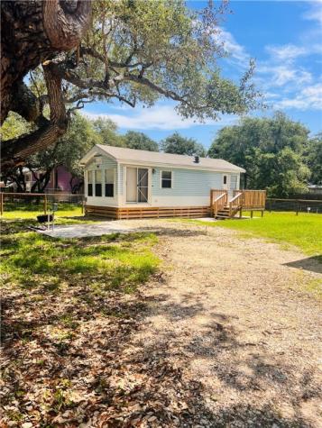 312 Traylor Avenue Rockport TX 78382