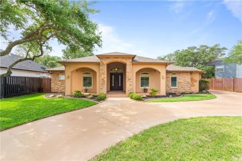208 Forest Hills Rockport TX 78382