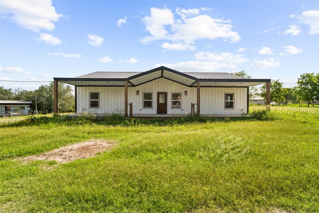 207 S Charles Street George West TX 78022