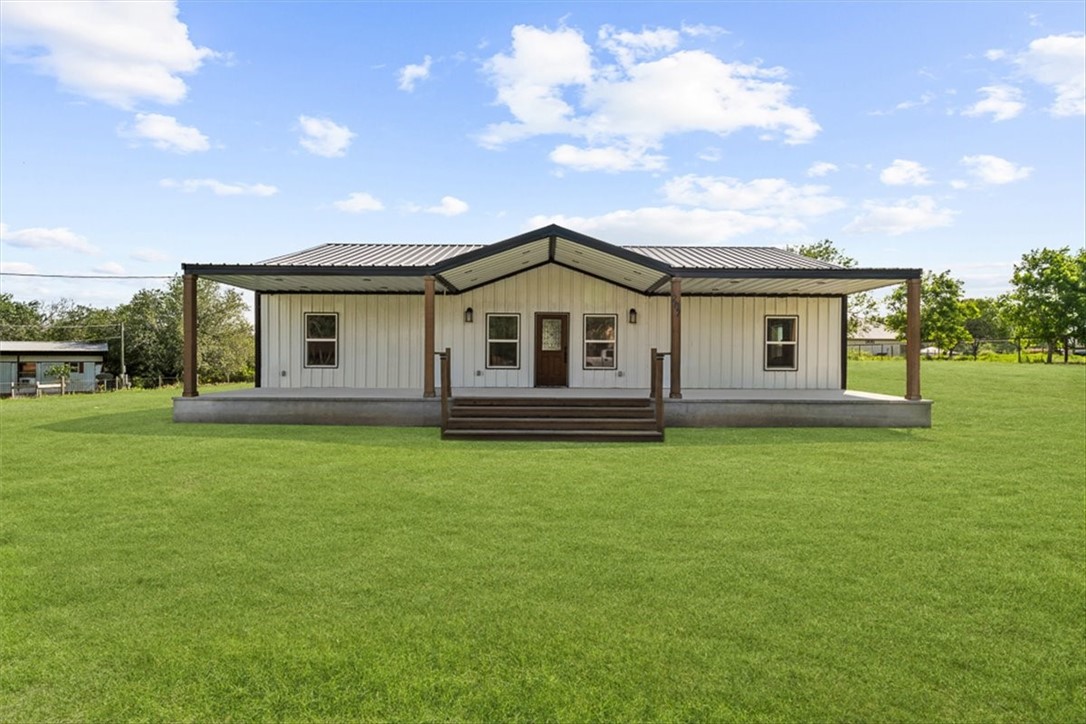207 S Charles Street George West TX 78022
