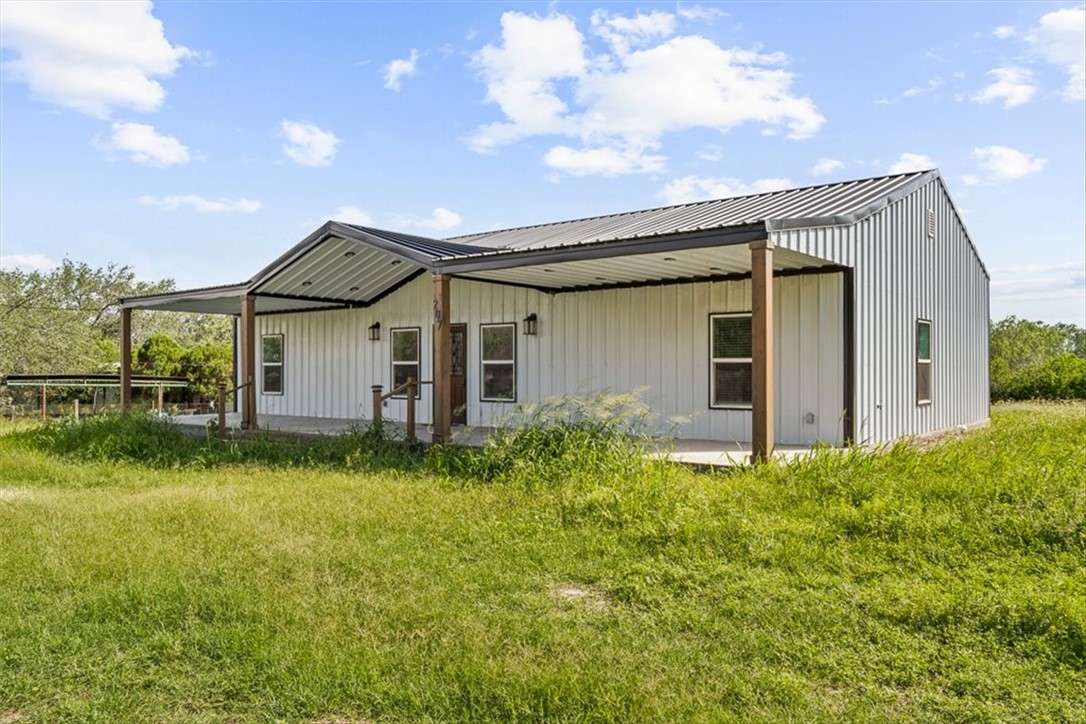 207 S Charles Street George West TX 78022