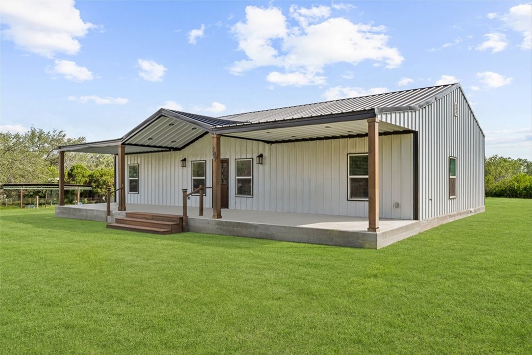 207 S Charles Street George West TX 78022