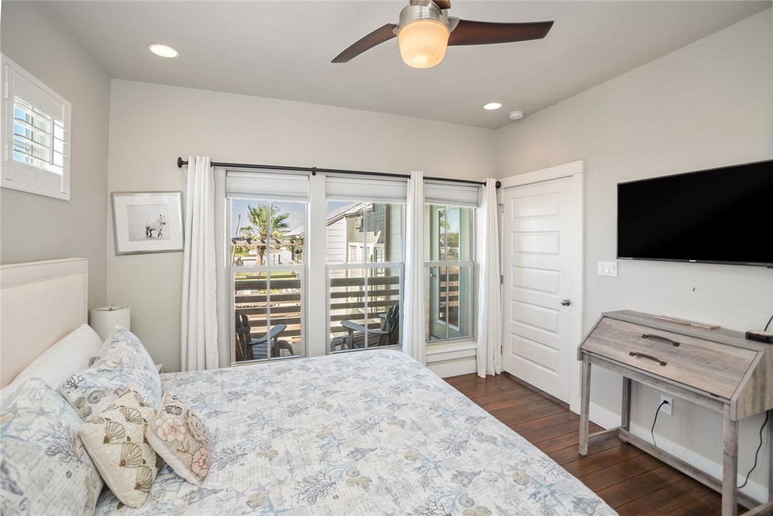 147 W Brundrett Avenue Port Aransas TX 78373
