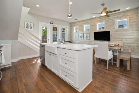 147 W Brundrett Avenue Port Aransas TX 78373