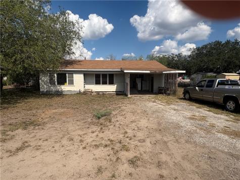 104 Charles Street S George West TX 78022