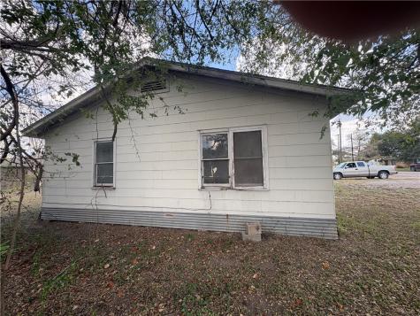 104 Charles Street S George West TX 78022