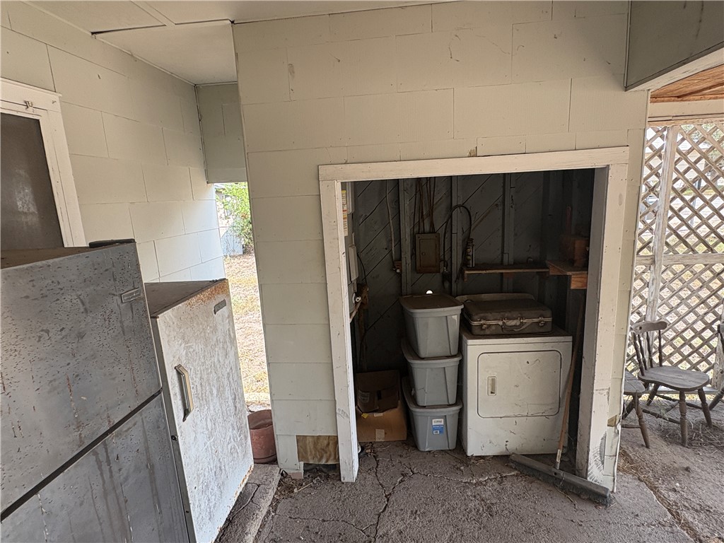 104 Charles St S George West TX 78022