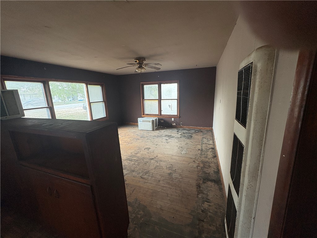 104 Charles St S George West TX 78022
