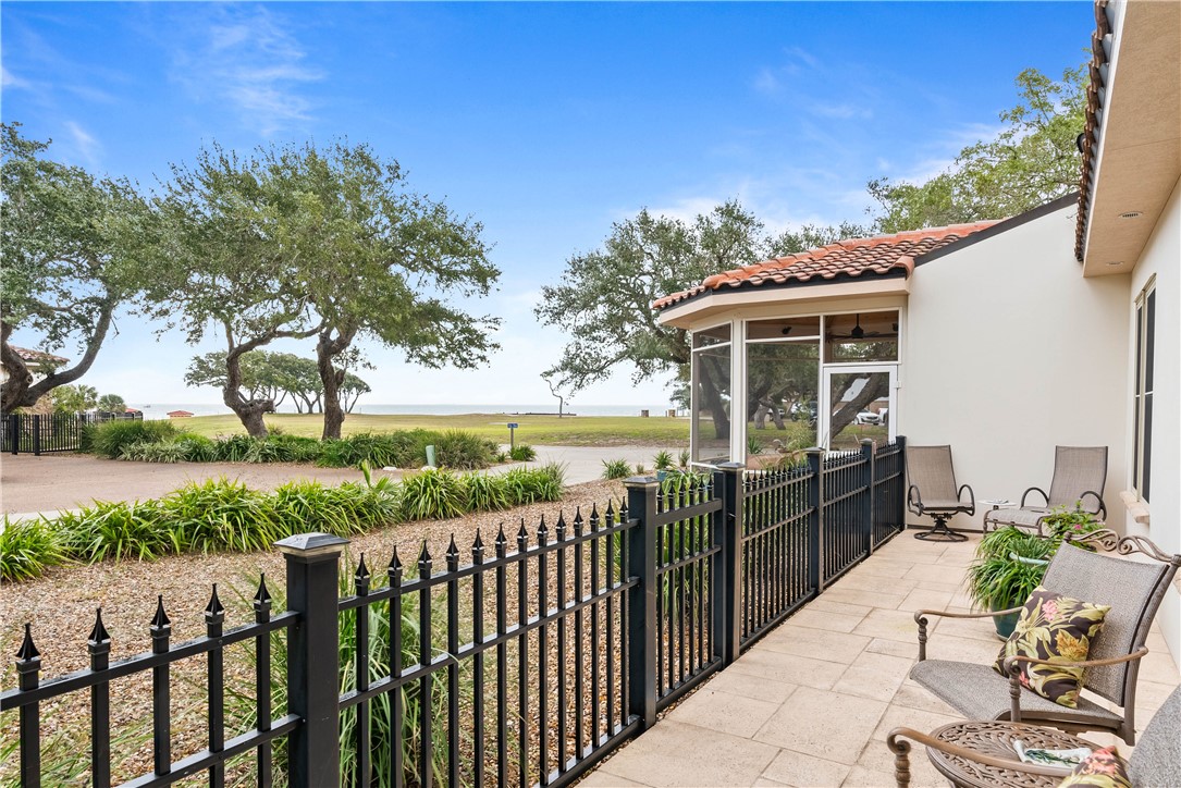 1502 Royal Oaks Trai 1502 Rockport TX 78382