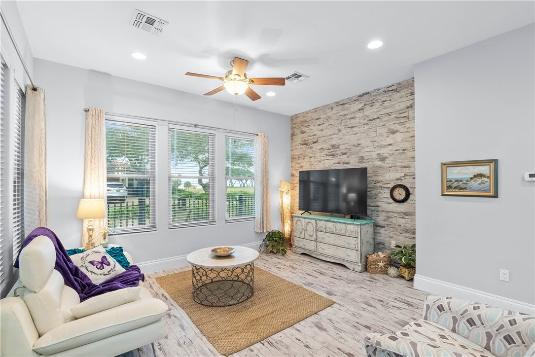 1502 Royal Oaks Trai 1502 Rockport TX 78382