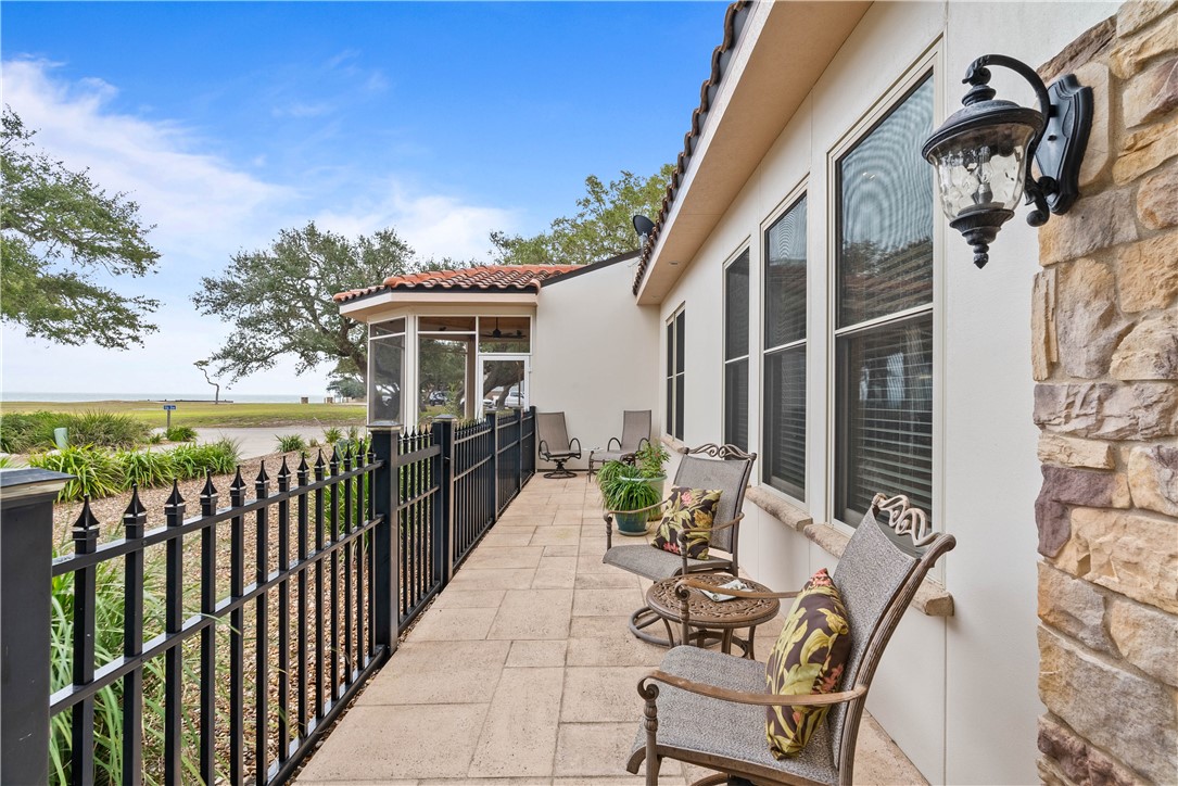 1502 Royal Oaks Trai 1502 Rockport TX 78382