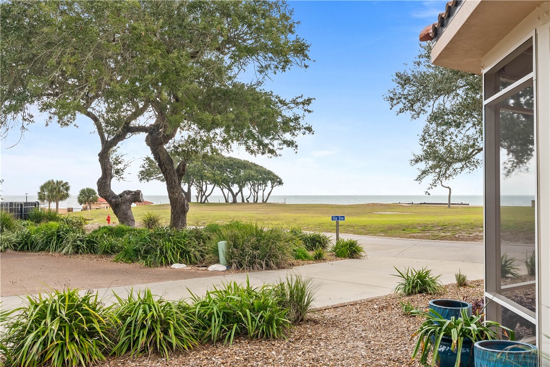 1502 Royal Oaks Trai 1502 Rockport TX 78382