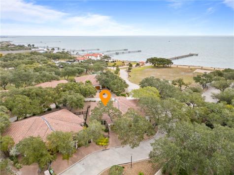1502 Royal Oaks Trai 1502 Rockport TX 78382