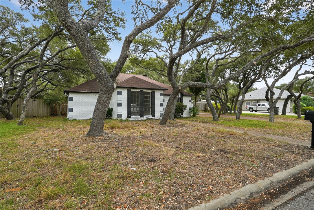 107 Cherry Hills Drive Rockport TX 78382