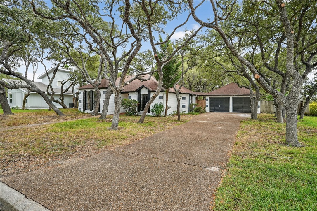 107 Cherry Hills Drive Rockport TX 78382