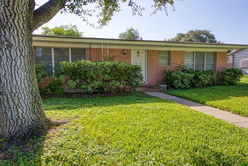 714 Reynolds Avenue Taft TX 78390