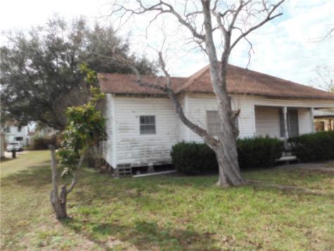712 E 2nd Street Alice TX 78332