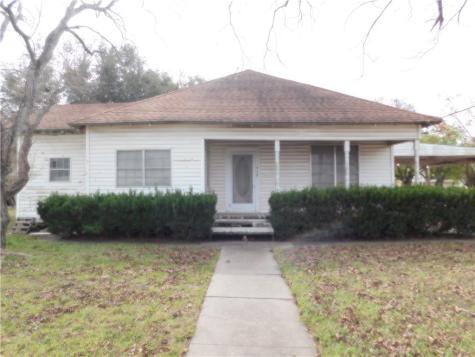 712 E 2nd Street Alice TX 78332
