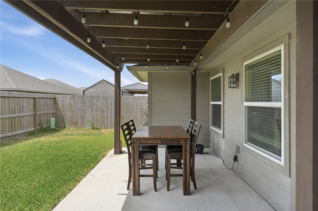 7526 Loyd Neal Drive Corpus Christi TX 78414