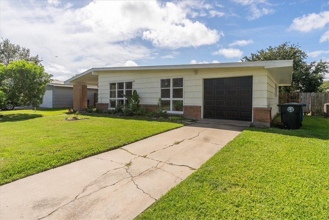 1009 Driftwood Place Corpus Christi TX 78411