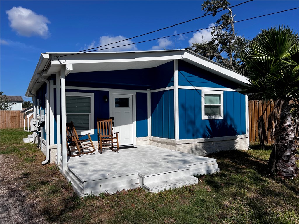 1513 S Doughty Street Rockport TX 78382