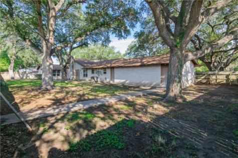 1307 Lincoln Street Alice TX 78332