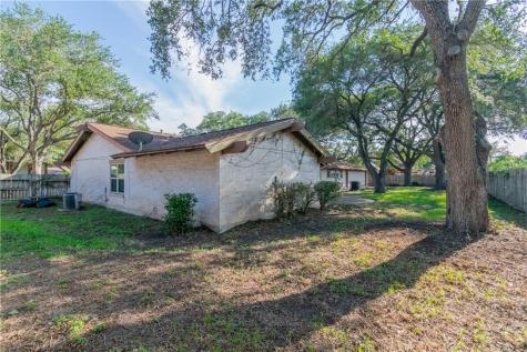 1307 Lincoln Street Alice TX 78332