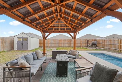 103 Donegal Street Sinton TX 78387