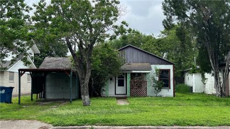 613 E Merriman Street Sinton TX 78387