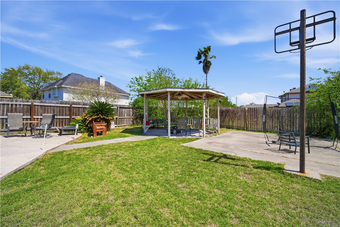 5502 Queensborough Corpus Christi TX 78413