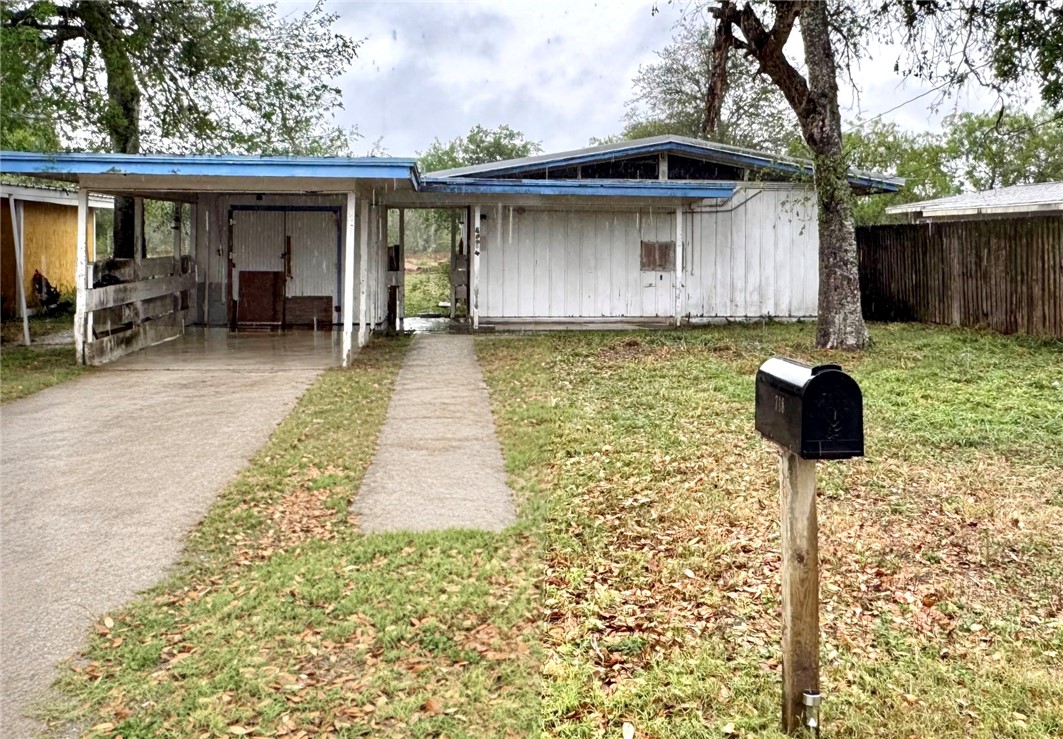 718 E Copano Street Mathis TX 78368